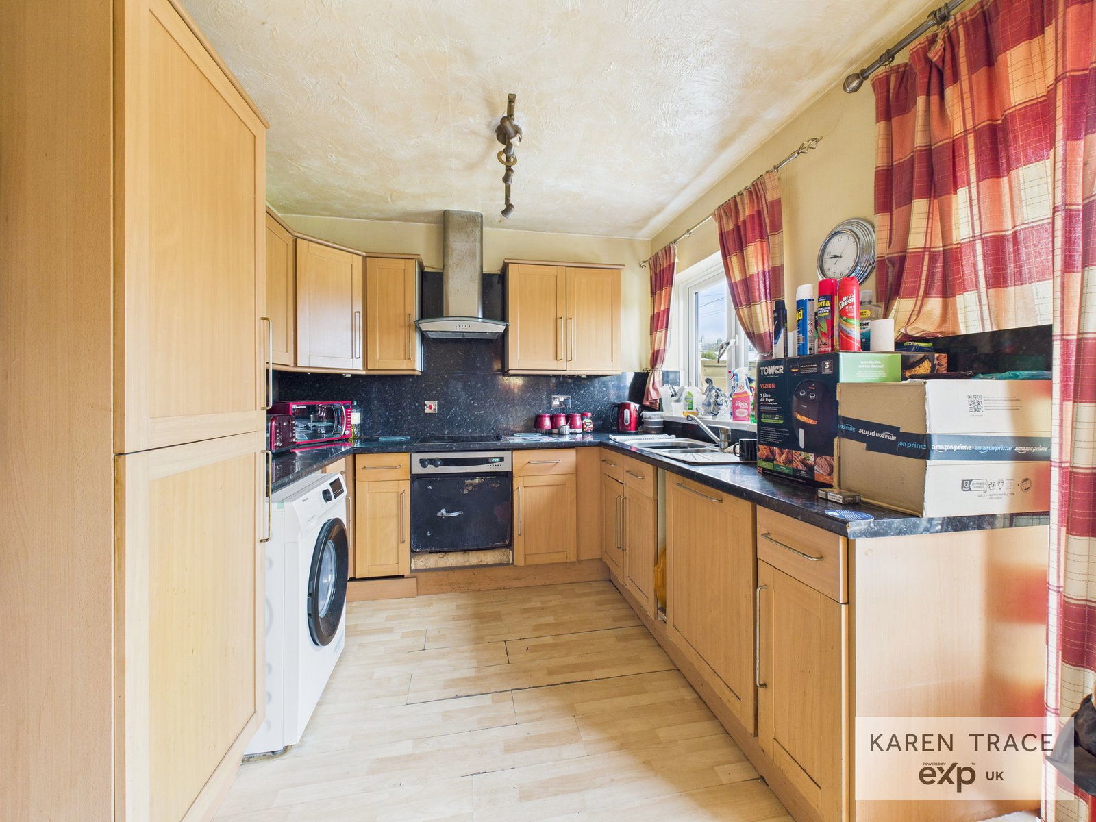 Semi Detached House in Par