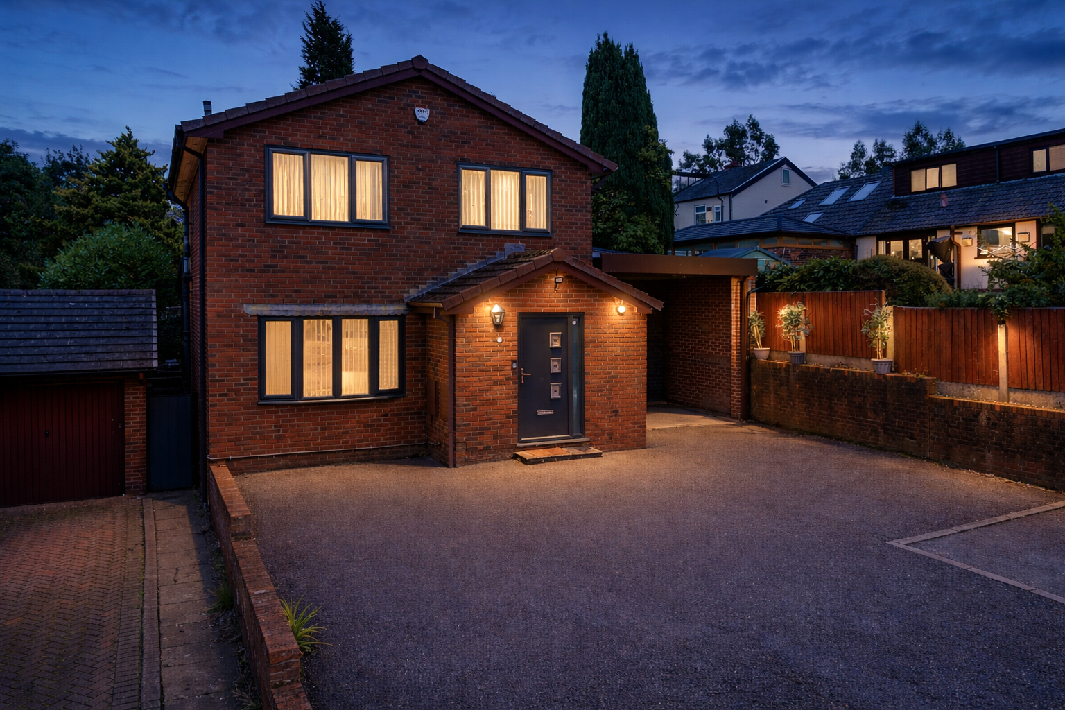 Detached House in Ashton-under-lyne