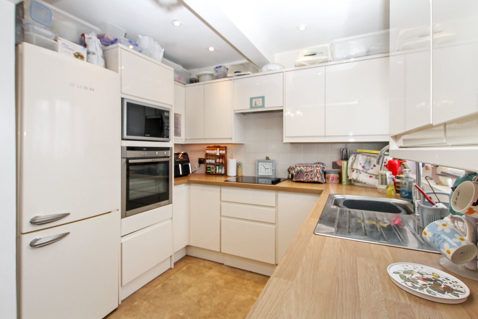 Semi Detached House in Havering