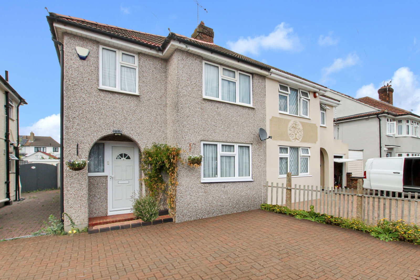 Semi Detached House in Havering