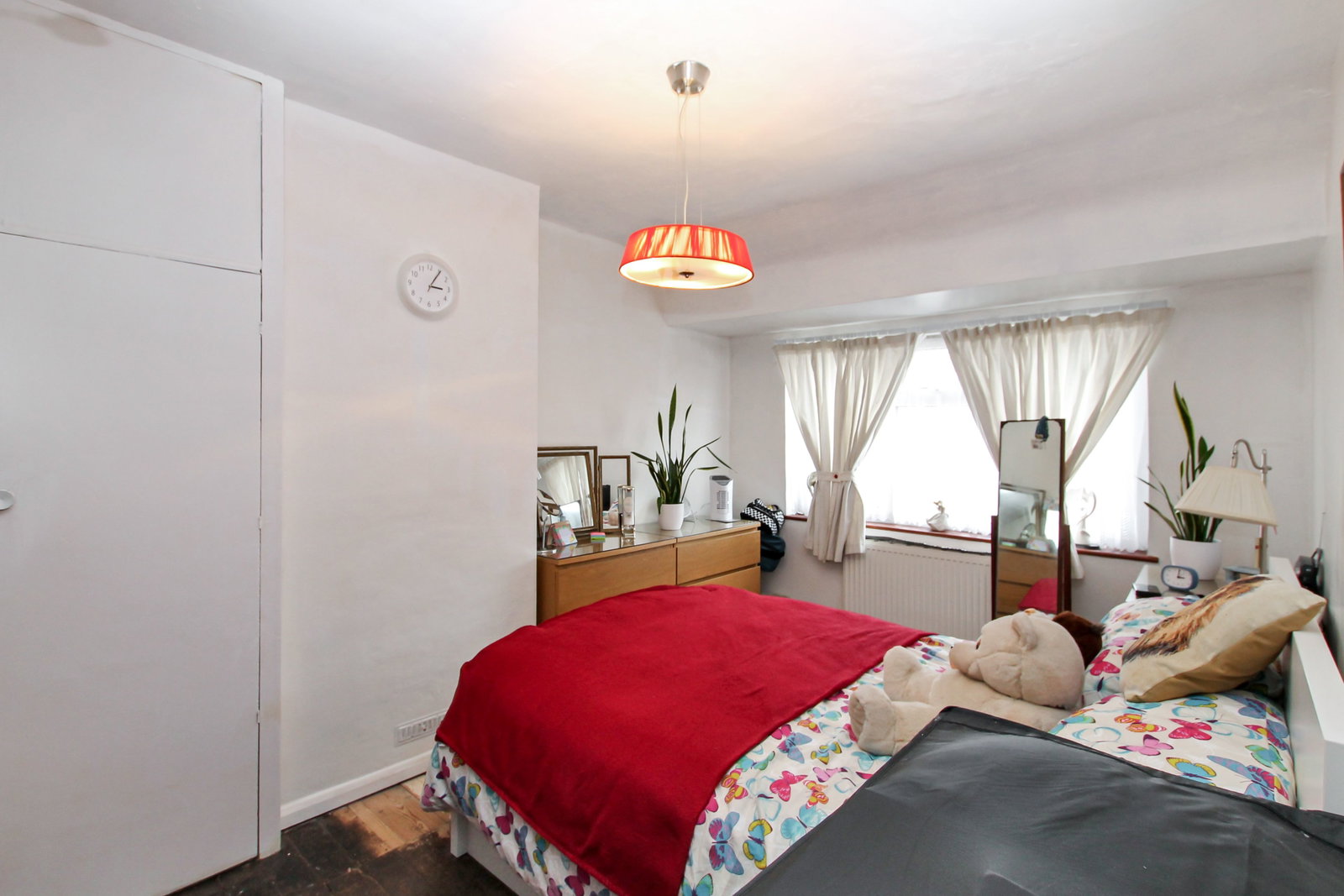 Semi Detached House in Havering