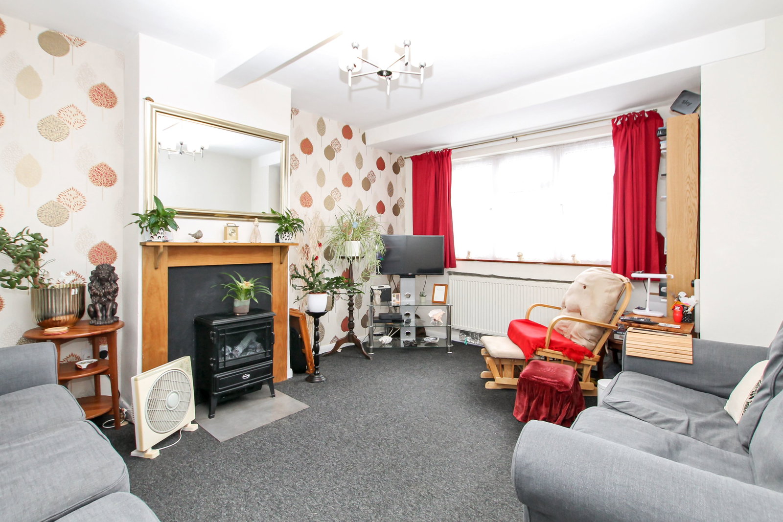 Semi Detached House in Havering