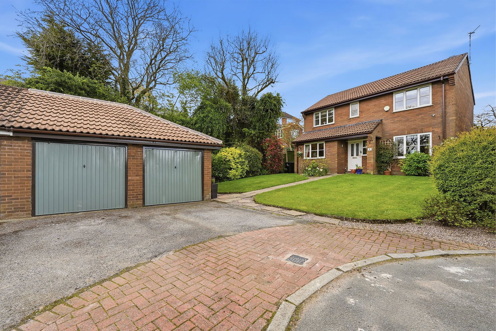 Detached House in Macclesfield