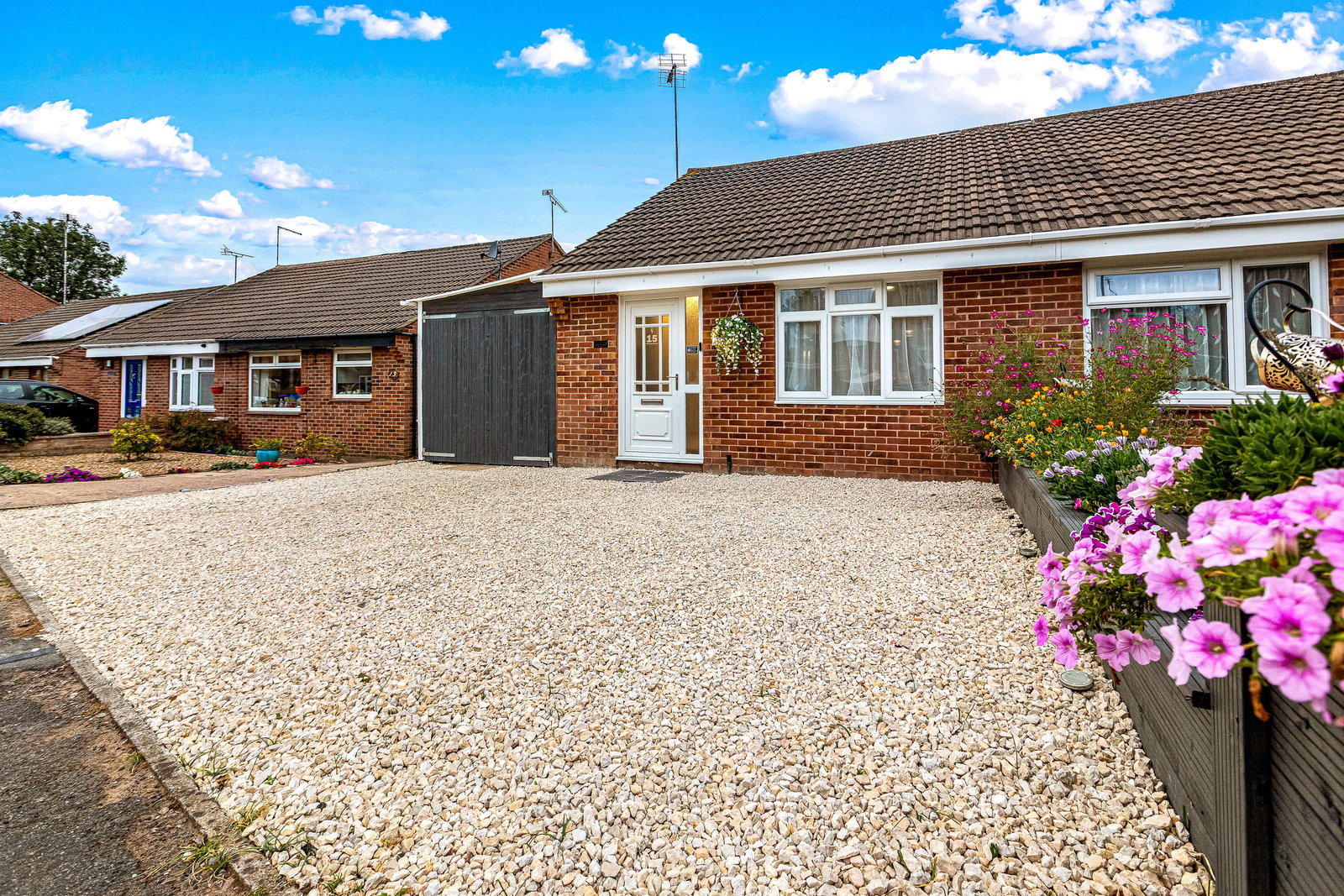 Semi Detached Bungalow for sale in Leicester, Parsons Drive, Glen Parva, Leicester, LE2 9NS, 1143 m²