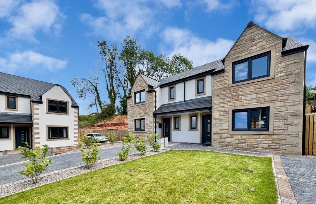 Semi Detached House in Brampton
