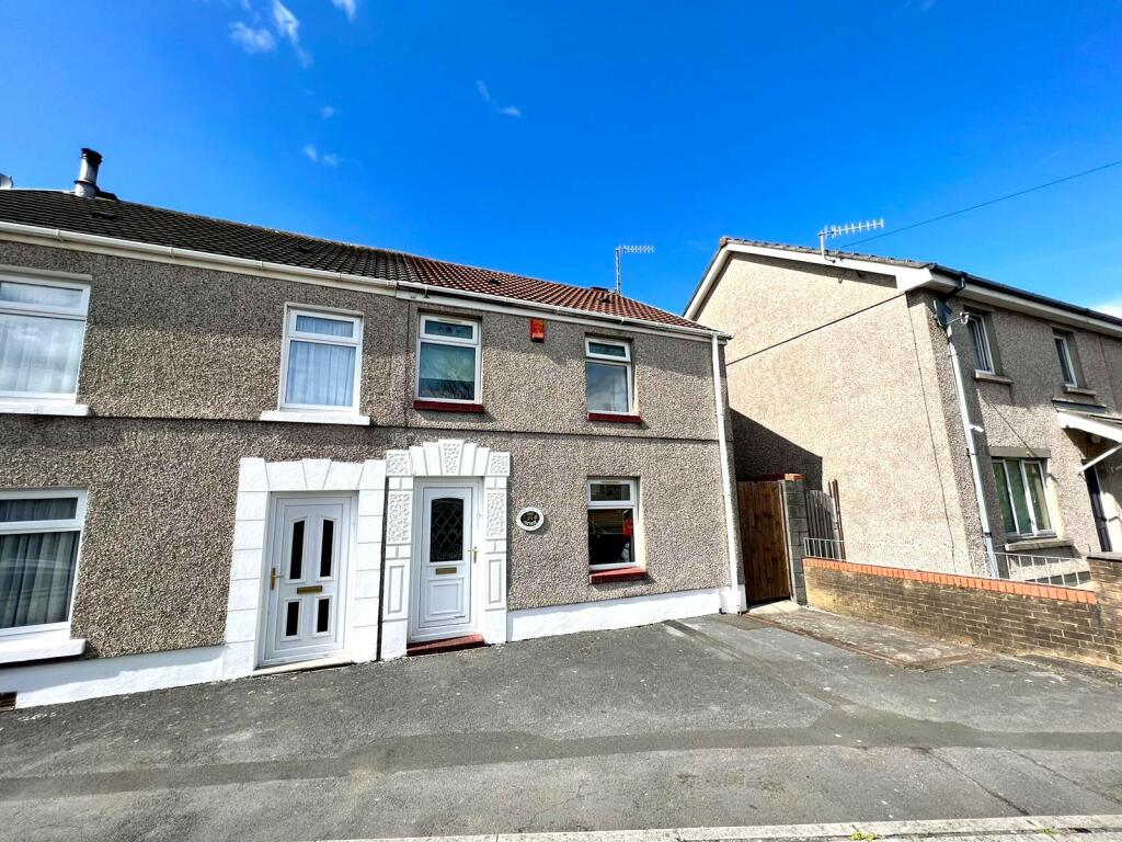 End Of Terrace House in Llanelli
