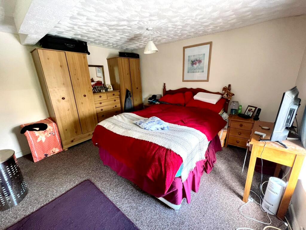 End Of Terrace House in Llanelli