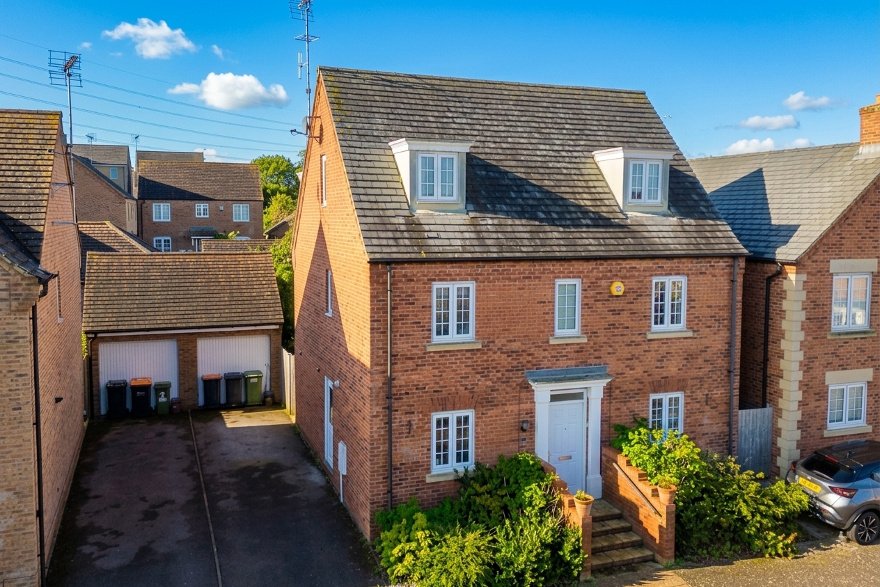 Detached House in Leighton Buzzard