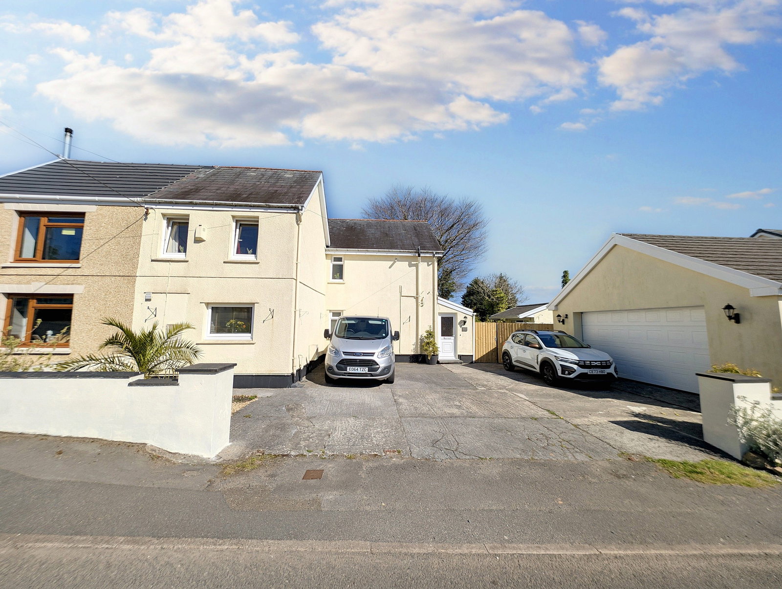 Semi Detached House in Llanelli