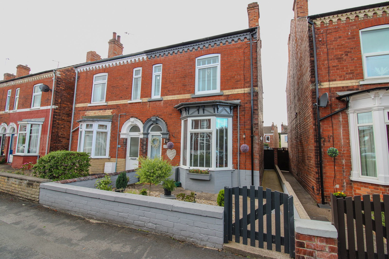 Semi Detached House for sale in Gainsborough, Edward Road, Gainsborough, DN21 2QP