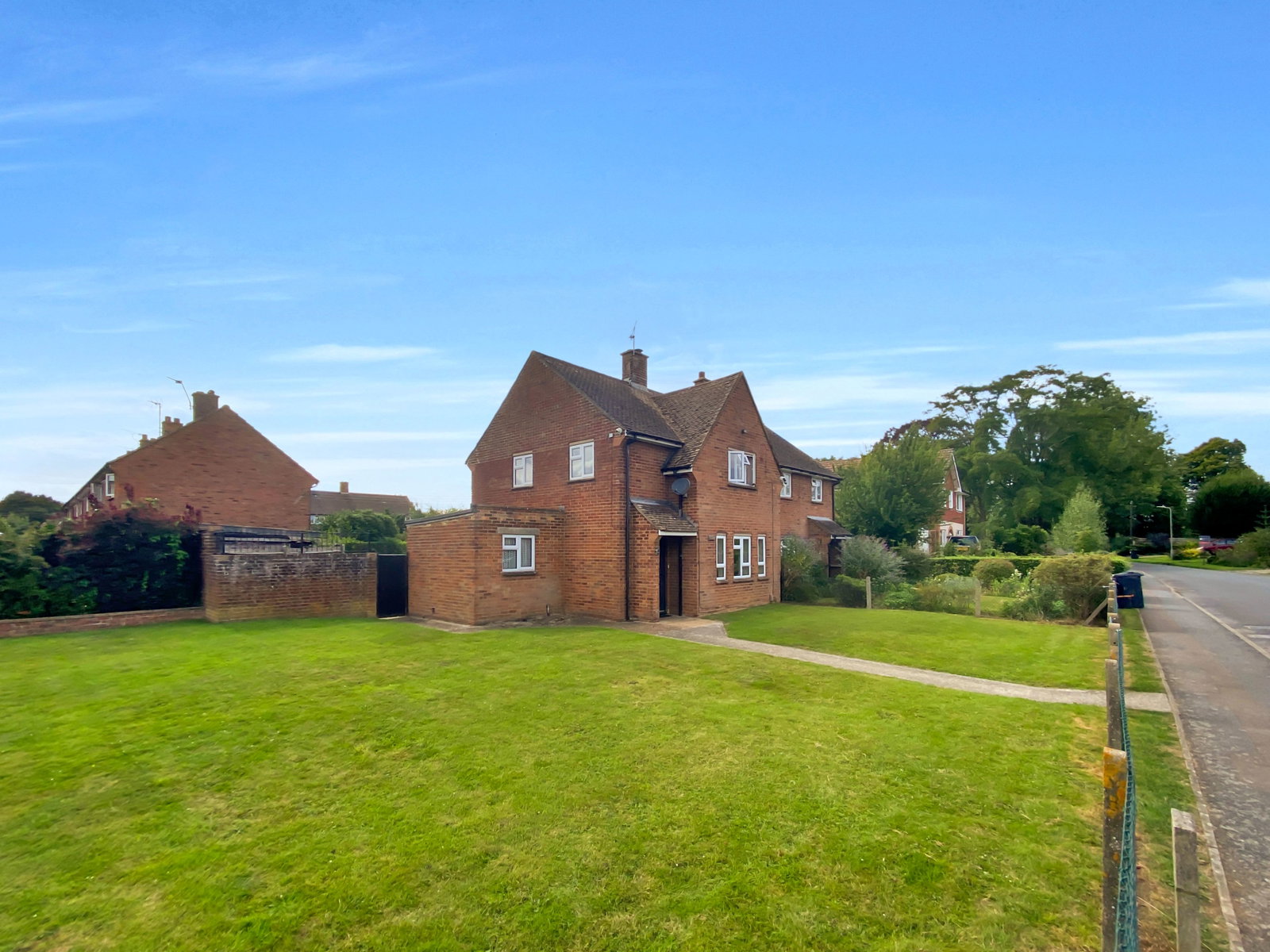 Semi Detached House in Ashford