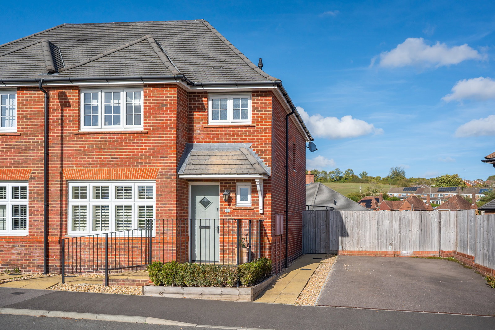 Semi Detached House for sale in Alton, Northdown Way, Alton, GU34 1GF, 1094 m²