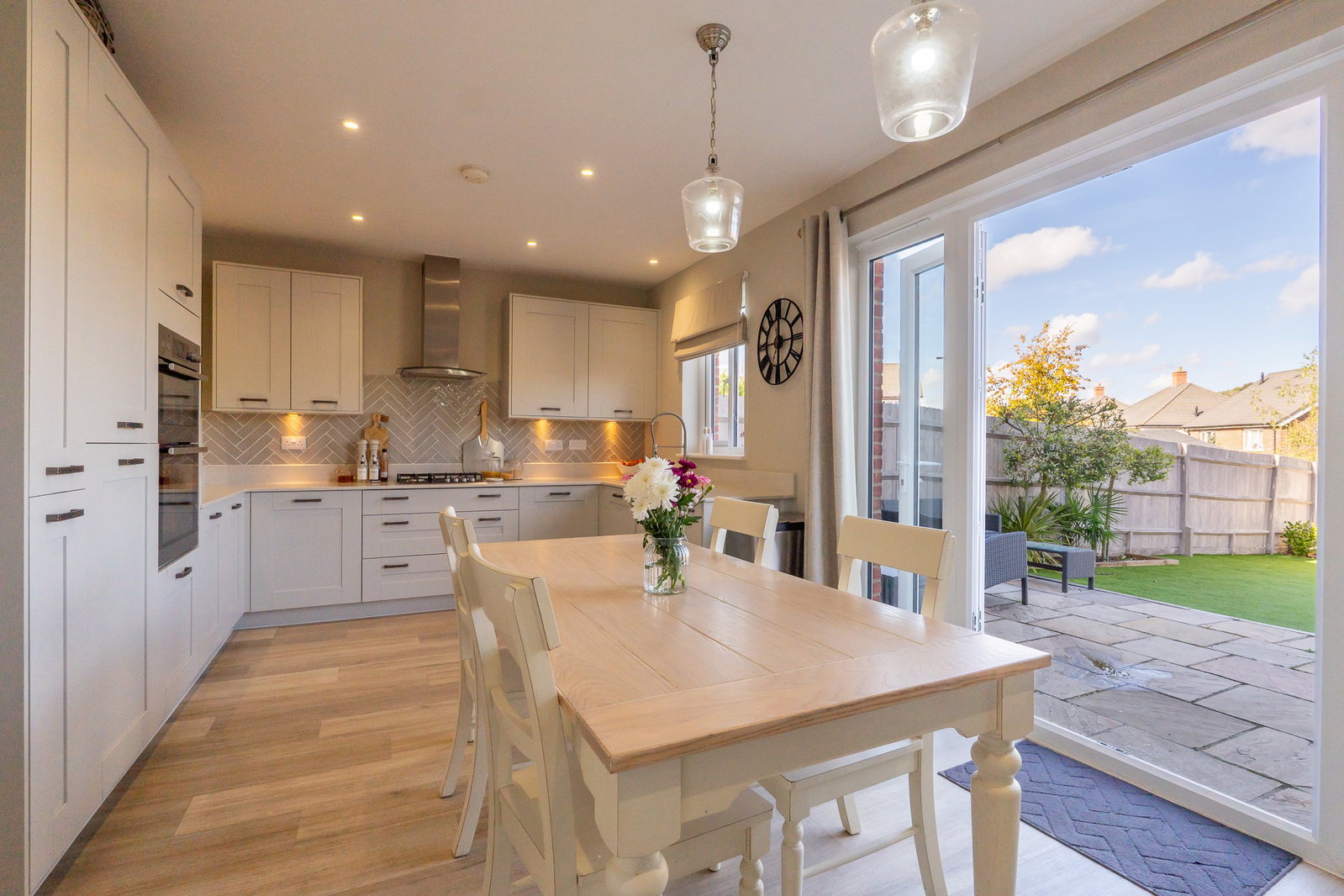 Semi Detached House for sale in Alton, Northdown Way, Alton, GU34 1GF, 1094 m²