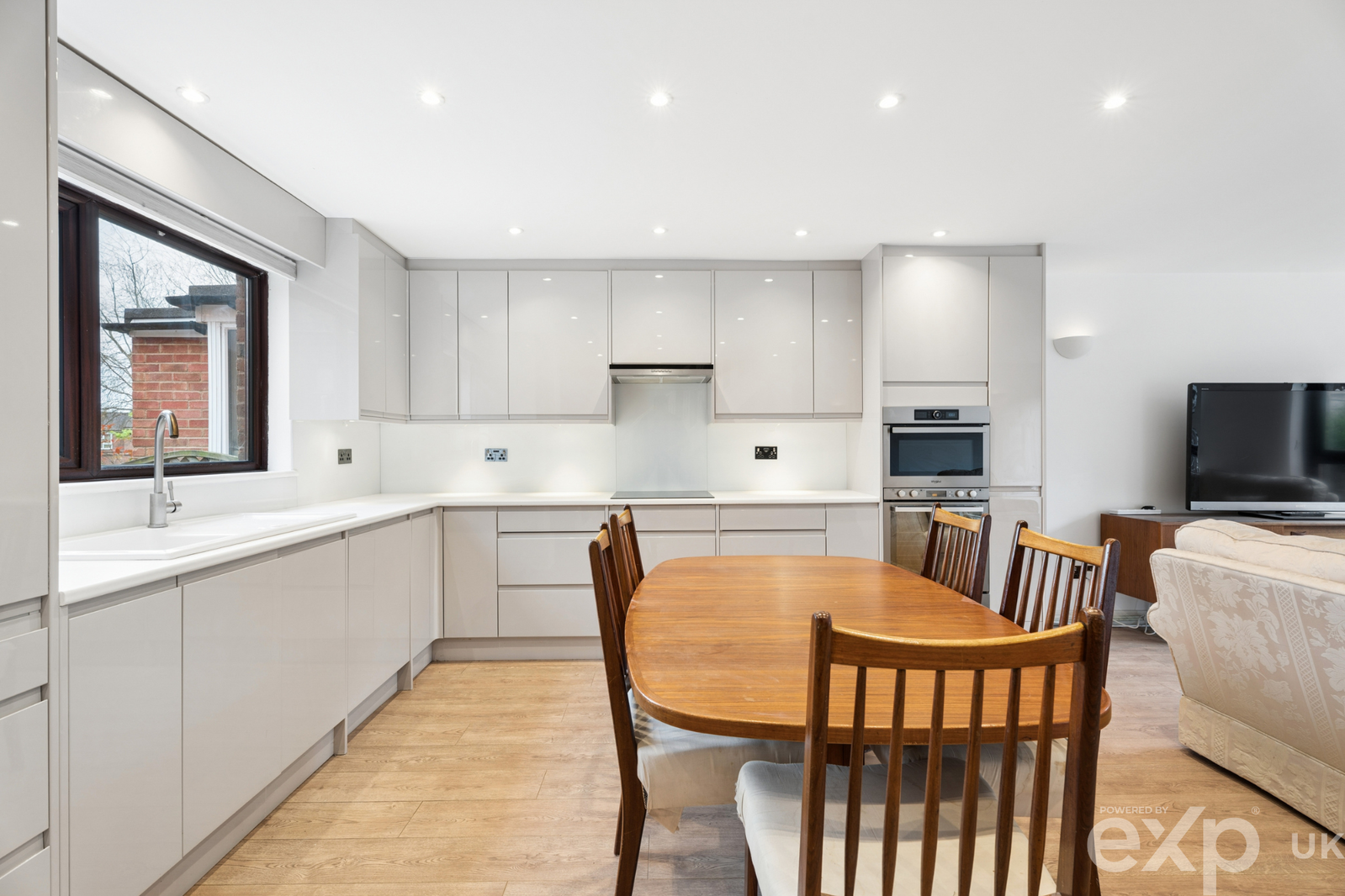 Terraced House in Borehamwood