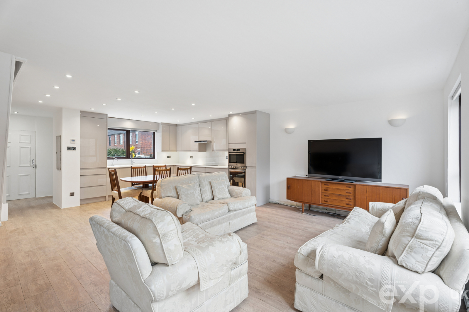 Terraced House in Borehamwood