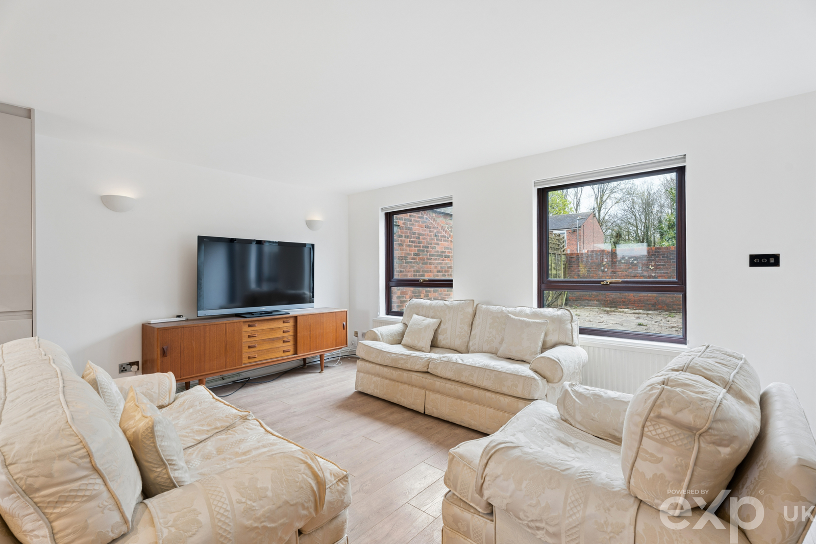 Terraced House in Borehamwood