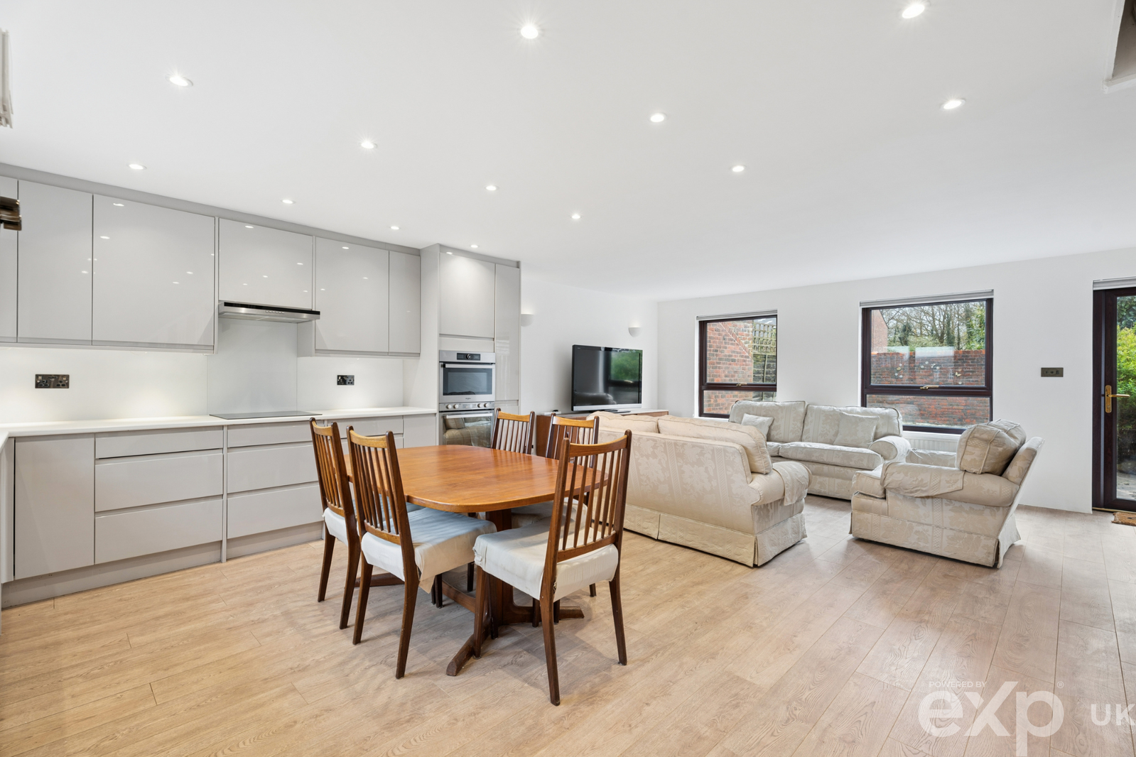 Terraced House in Borehamwood