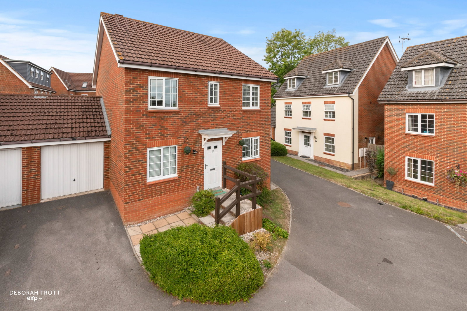 Detached House in Ashford