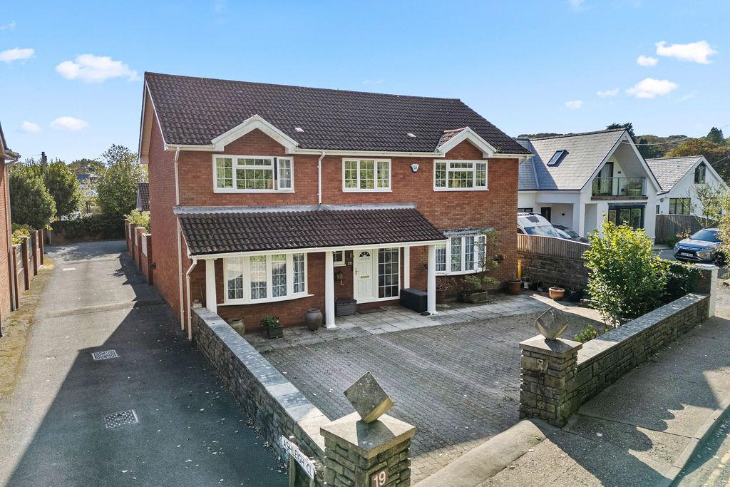 Detached House in Swansea