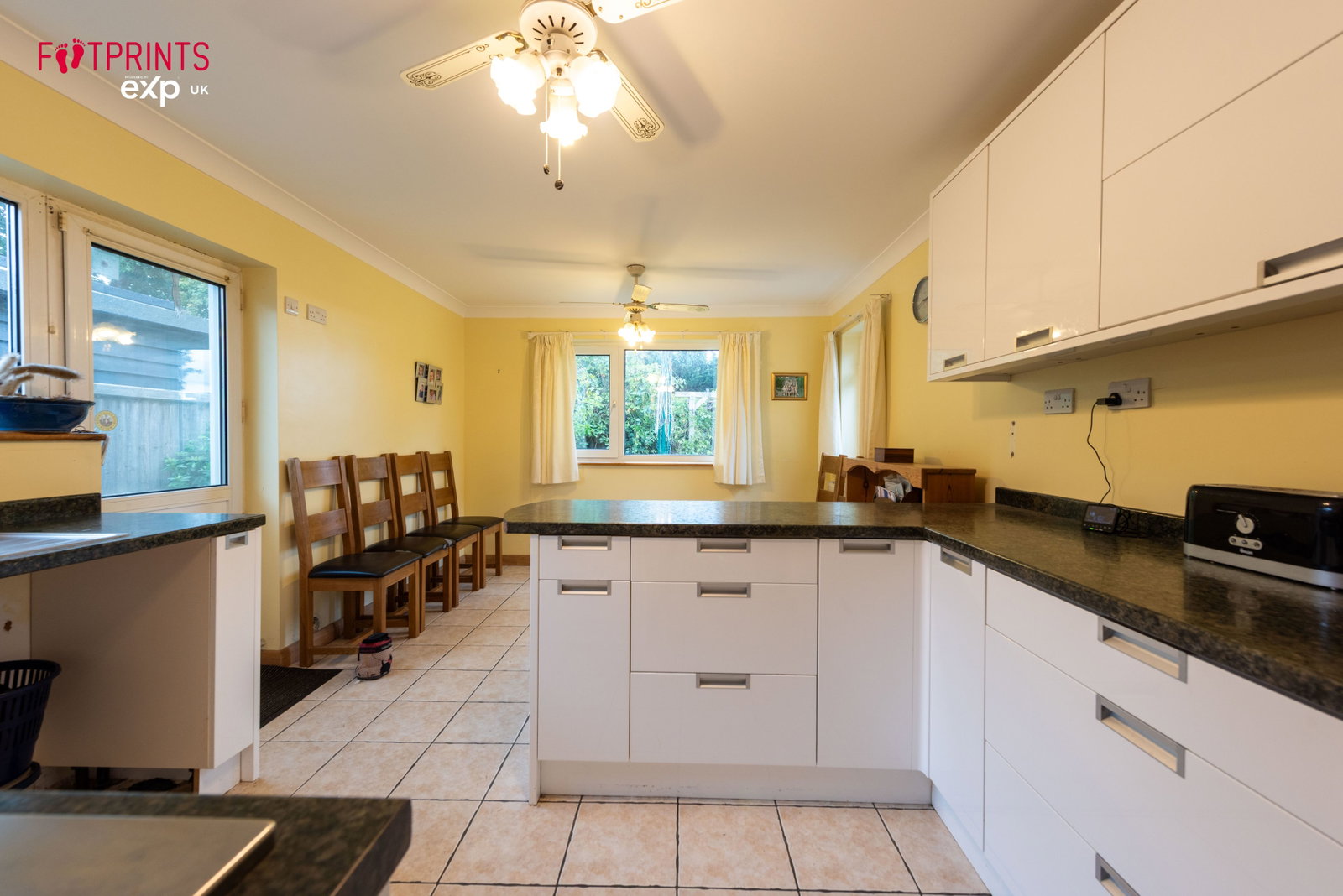 Bungalow for sale in Margate, St. Michaels Avenue, Margate, CT9 3UH, 1138 m²