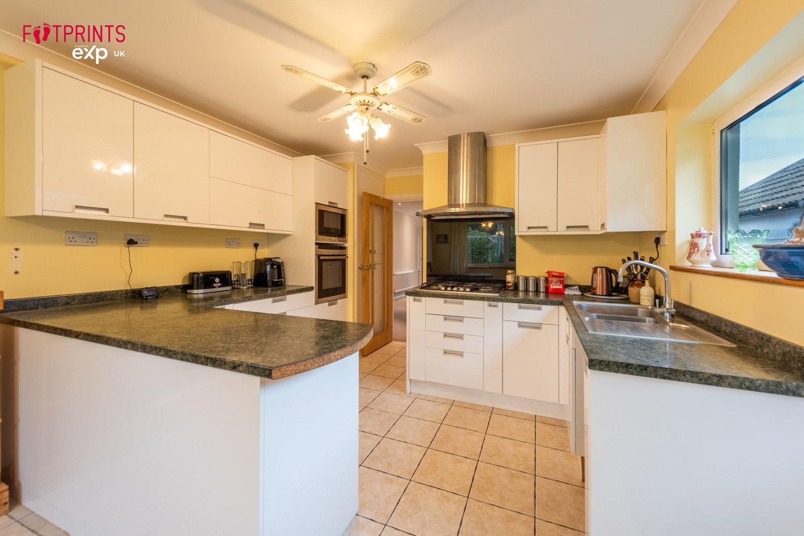 Bungalow for sale in Margate, St. Michaels Avenue, Margate, CT9 3UH, 1138 m²