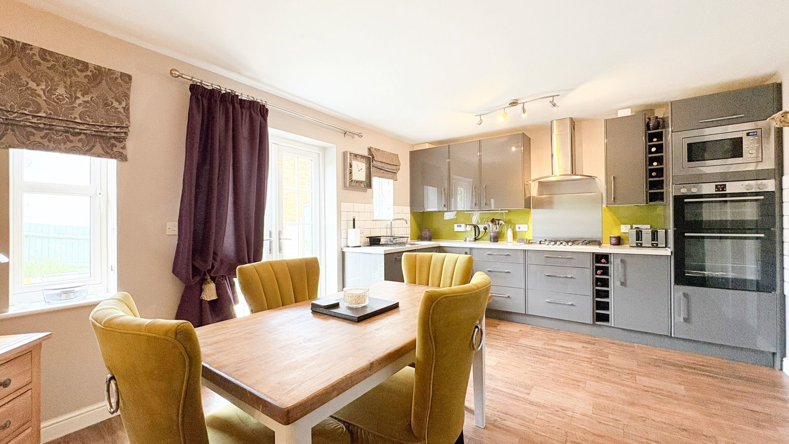 Semi Detached House for sale in Bristol, Kings Drive, Stoke Gifford, Bristol, BS34 8RQ