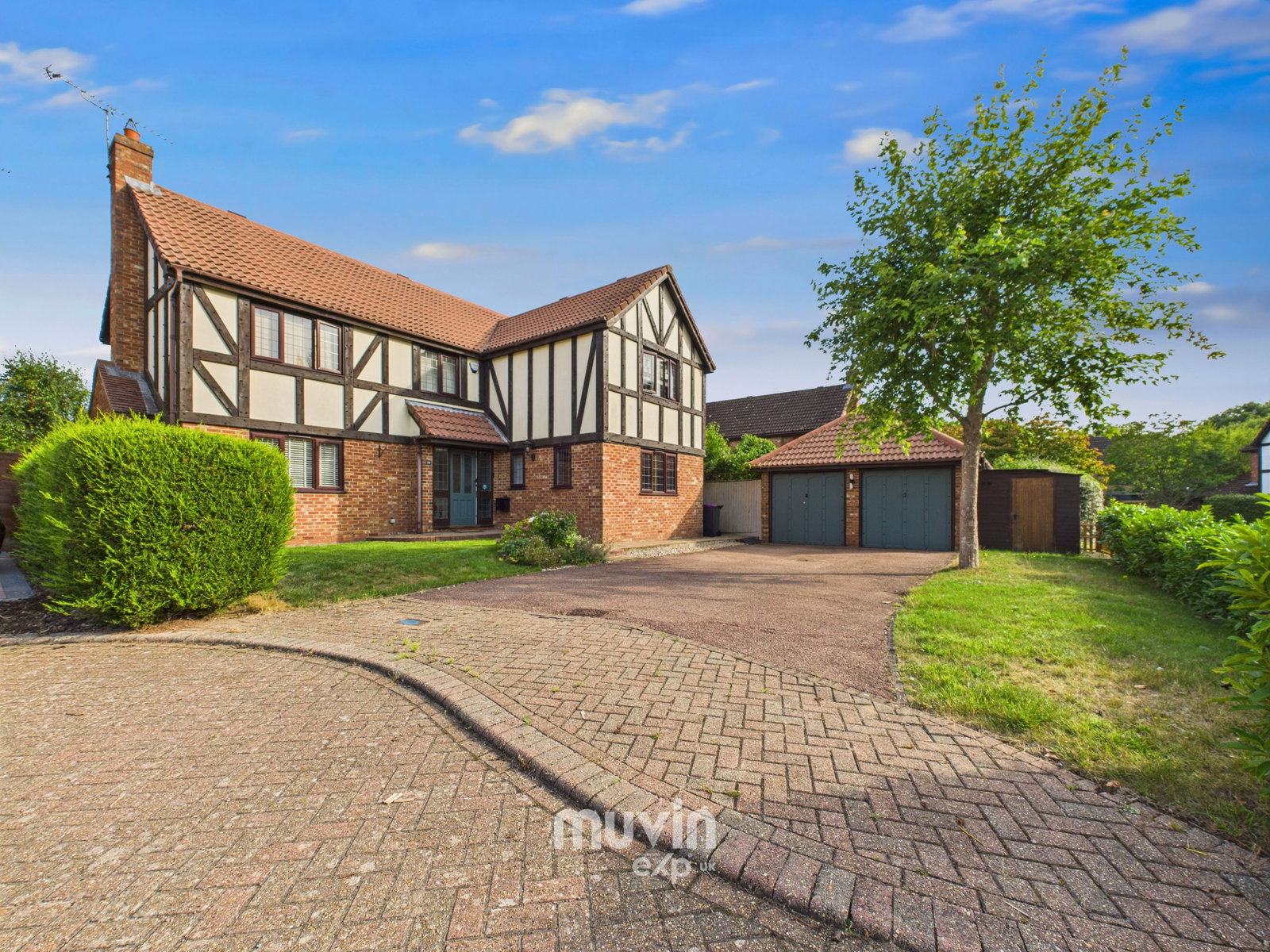 Detached House in Bishop's Stortford