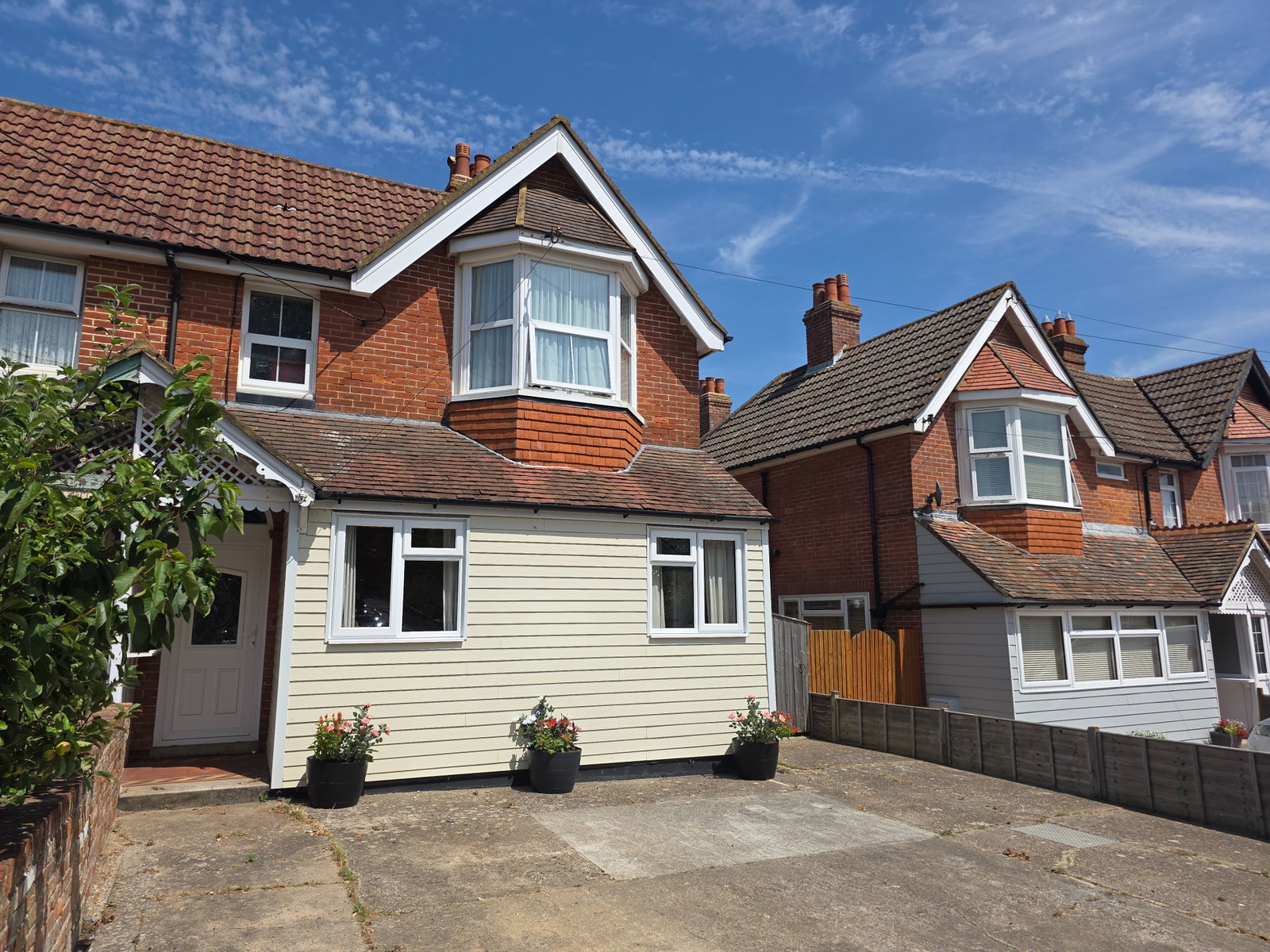 Semi Detached House in Totland Bay
