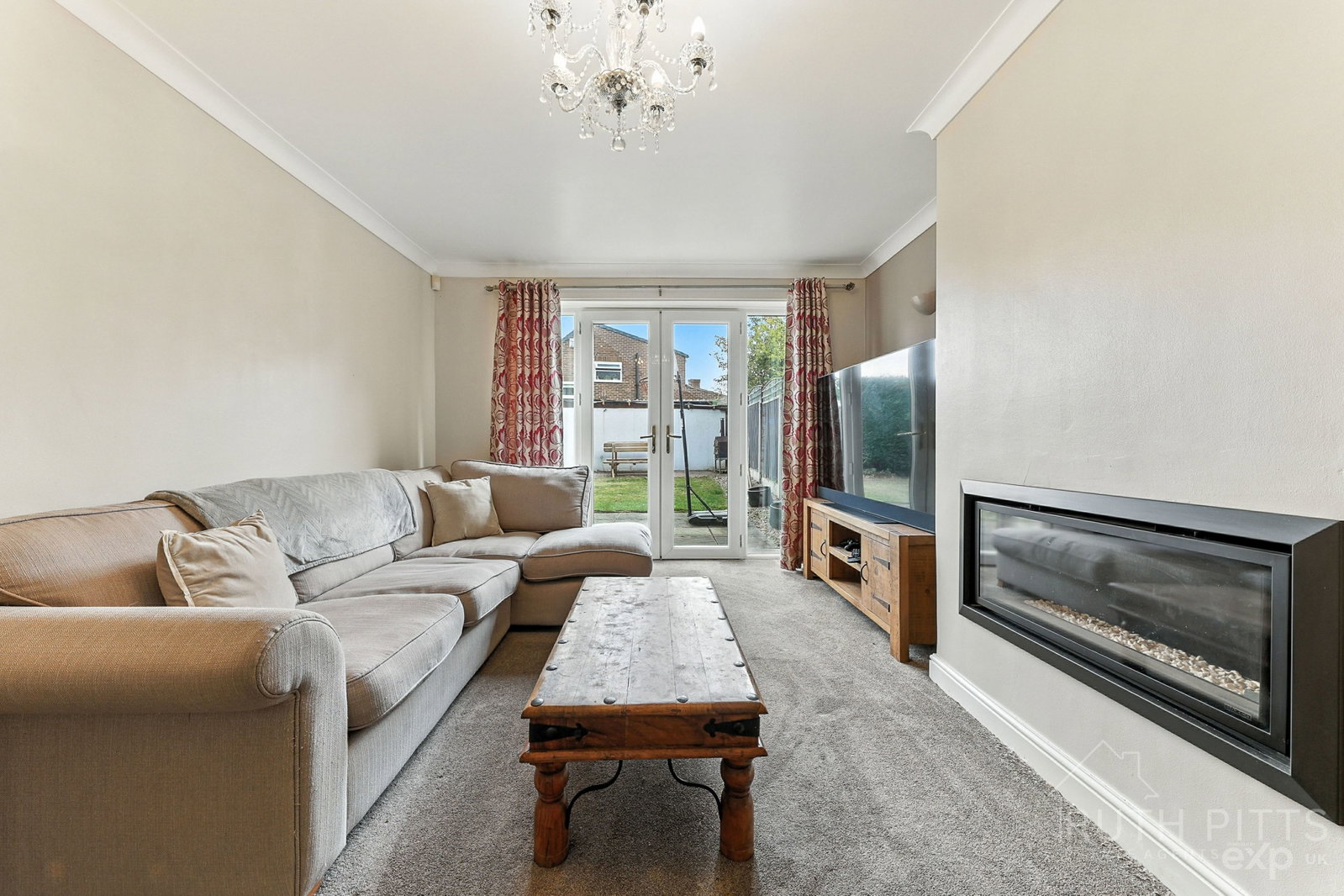 Semi Detached House in Wakefield
