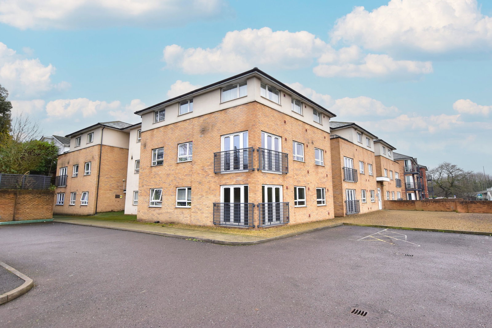 Apartment in St. Albans