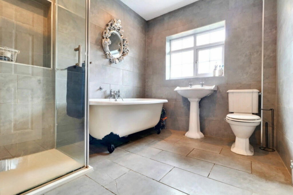 Detached House in Romford