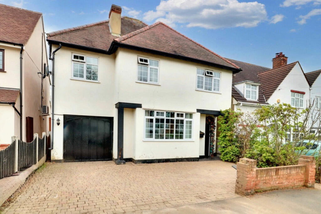 Detached House in Romford
