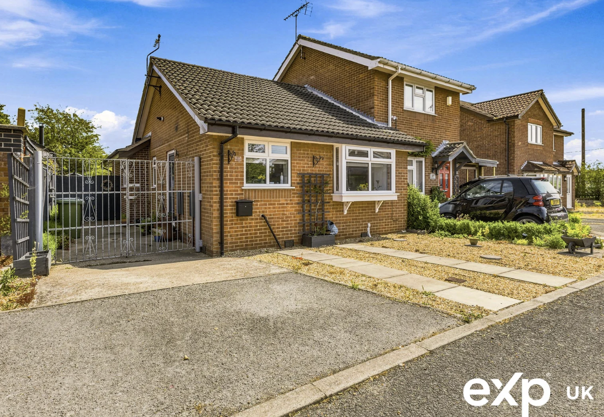 Semi Detached Bungalow for sale in Mansfield, Pinewood Avenue, Edwinstowe, Mansfield, NG21 9JS