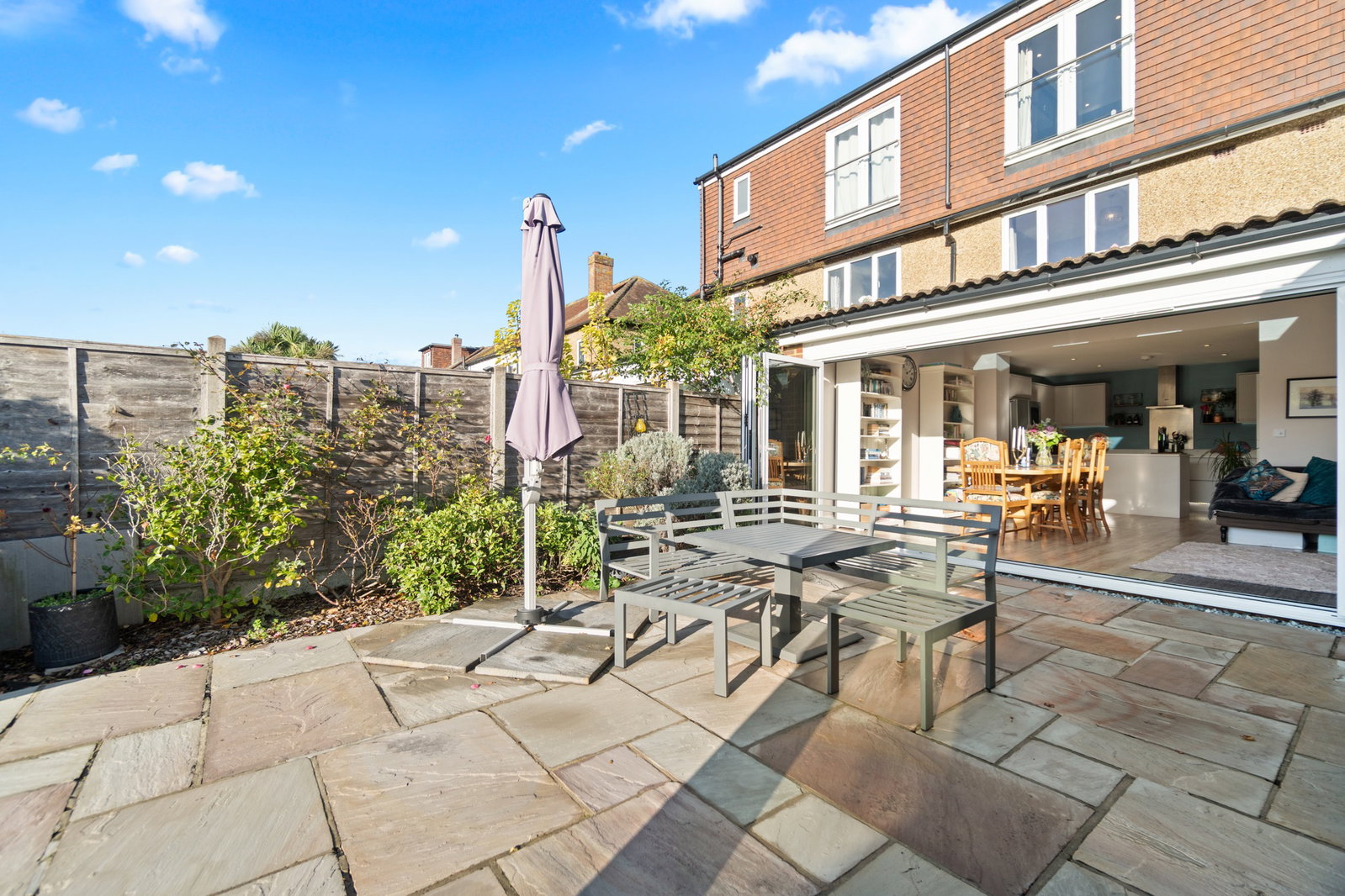 Semi Detached House in Sunbury-on-thames