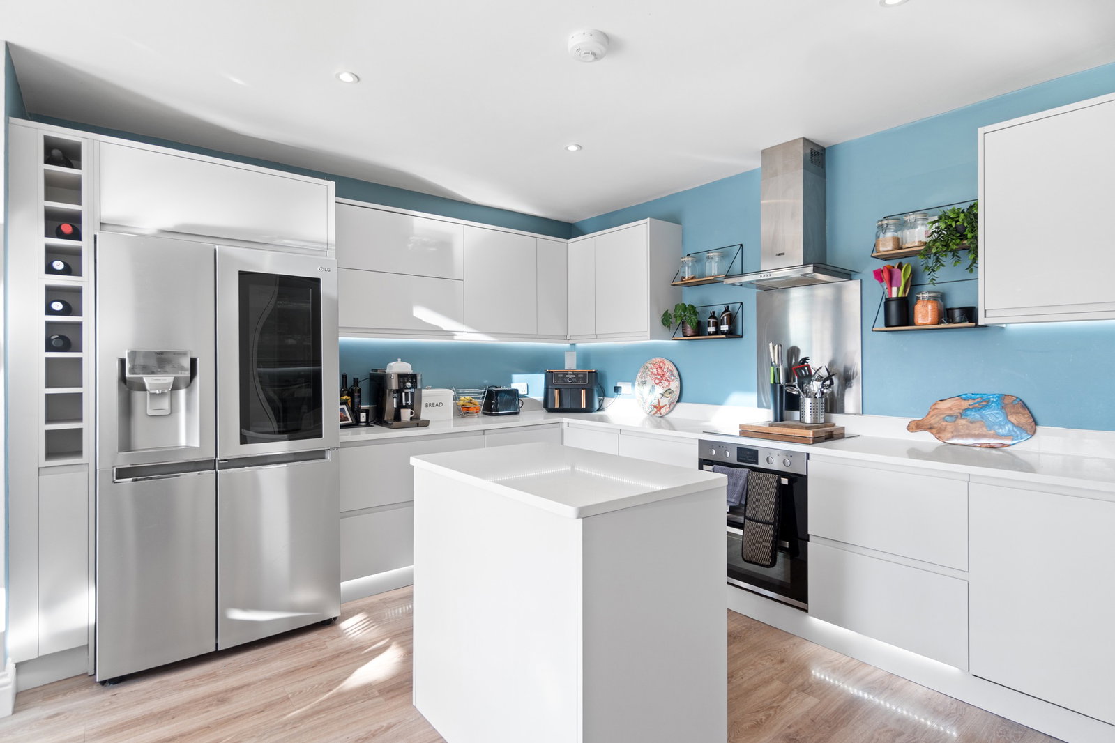 Semi Detached House in Sunbury-on-thames