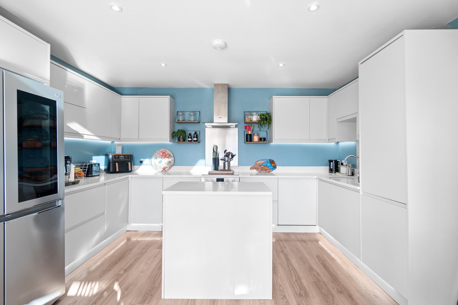 Semi Detached House in Sunbury-on-thames