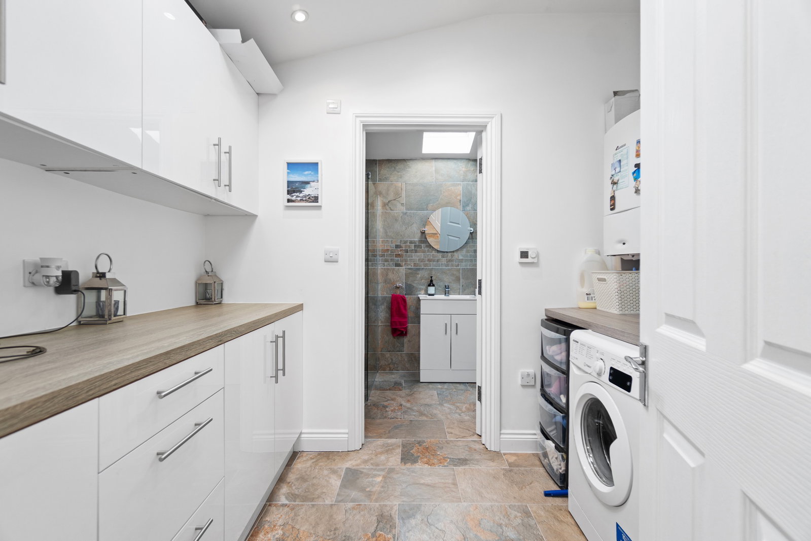 Semi Detached House in Sunbury-on-thames