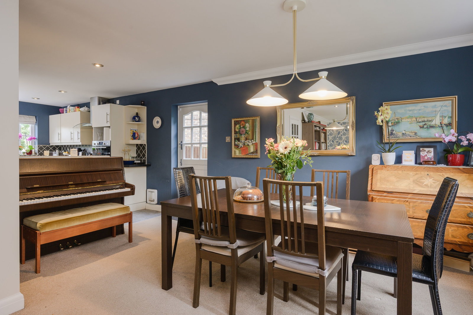 Semi Detached House in Leatherhead