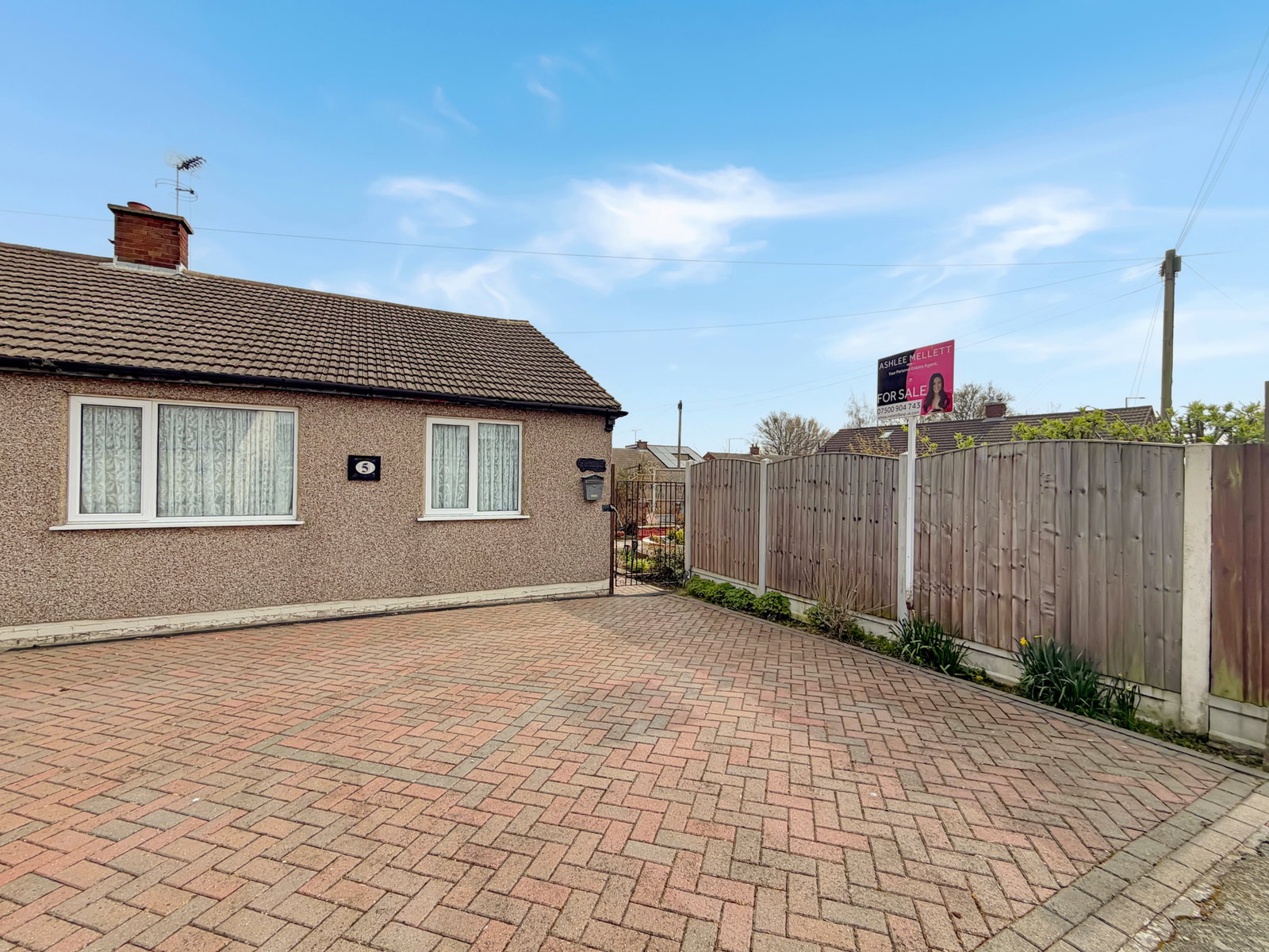 Semi Detached House in Stanford-le-hope