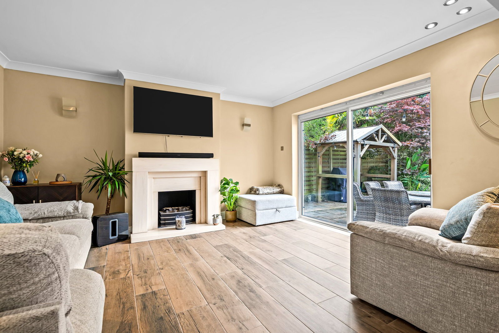 Detached House in Lingfield