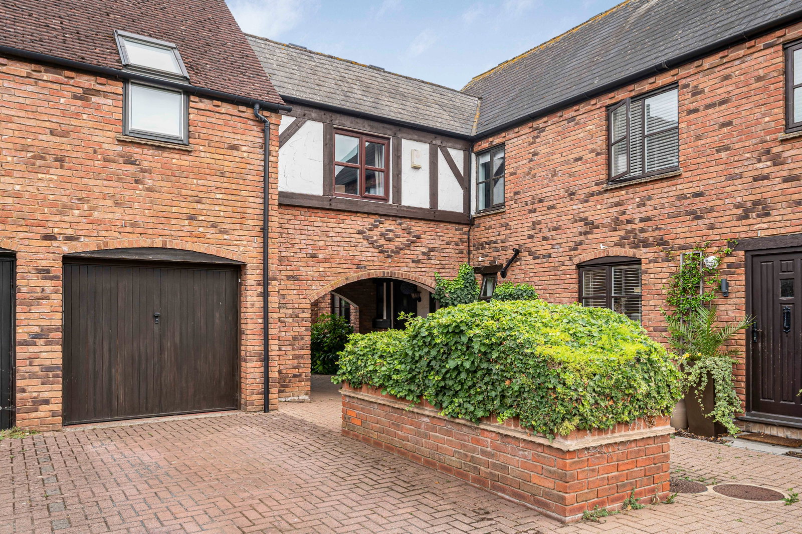 Terraced House for sale in Cheltenham, Farriers Reach, Bishops Cleeve, Cheltenham, GL52