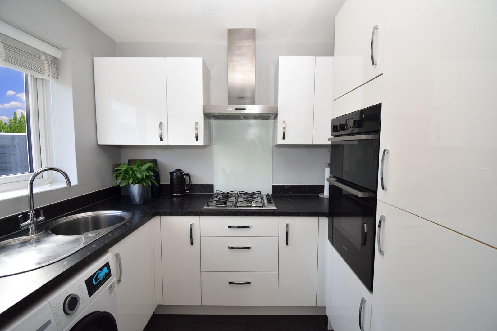 Semi Detached House for sale in Bilston, Sorrel Drive, Bilston, WV14 8QN