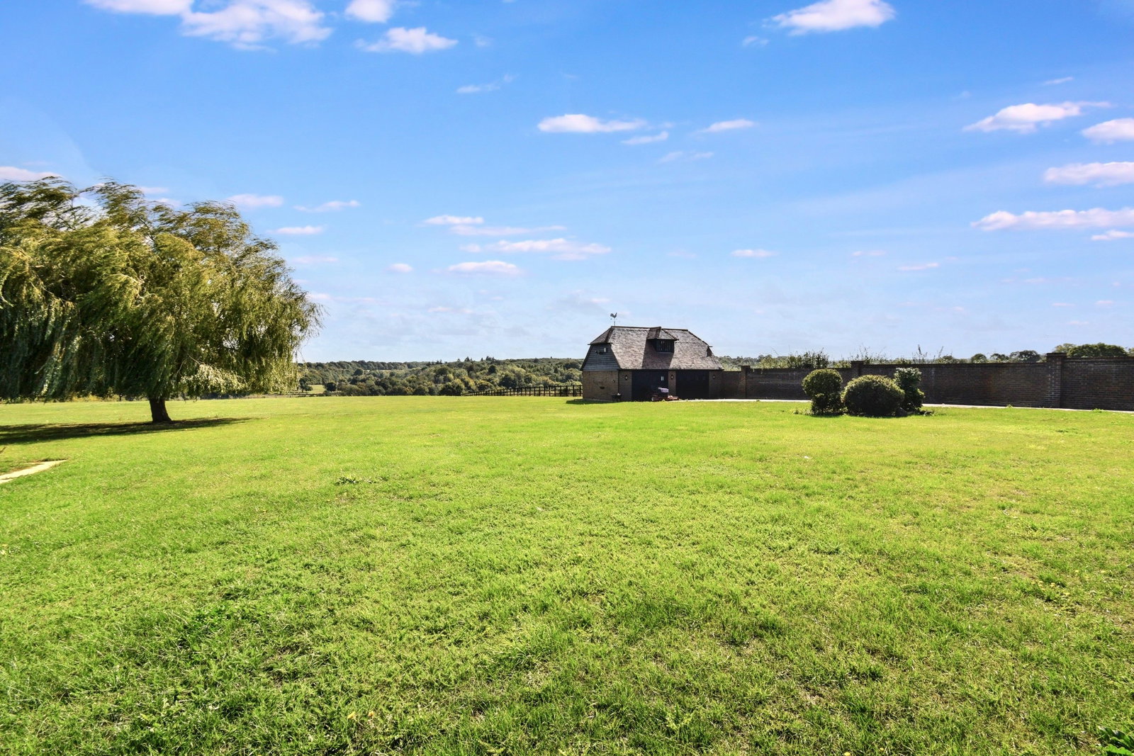 Detached House for sale in Faversham, Eastling Road, Faversham, 5766 m²