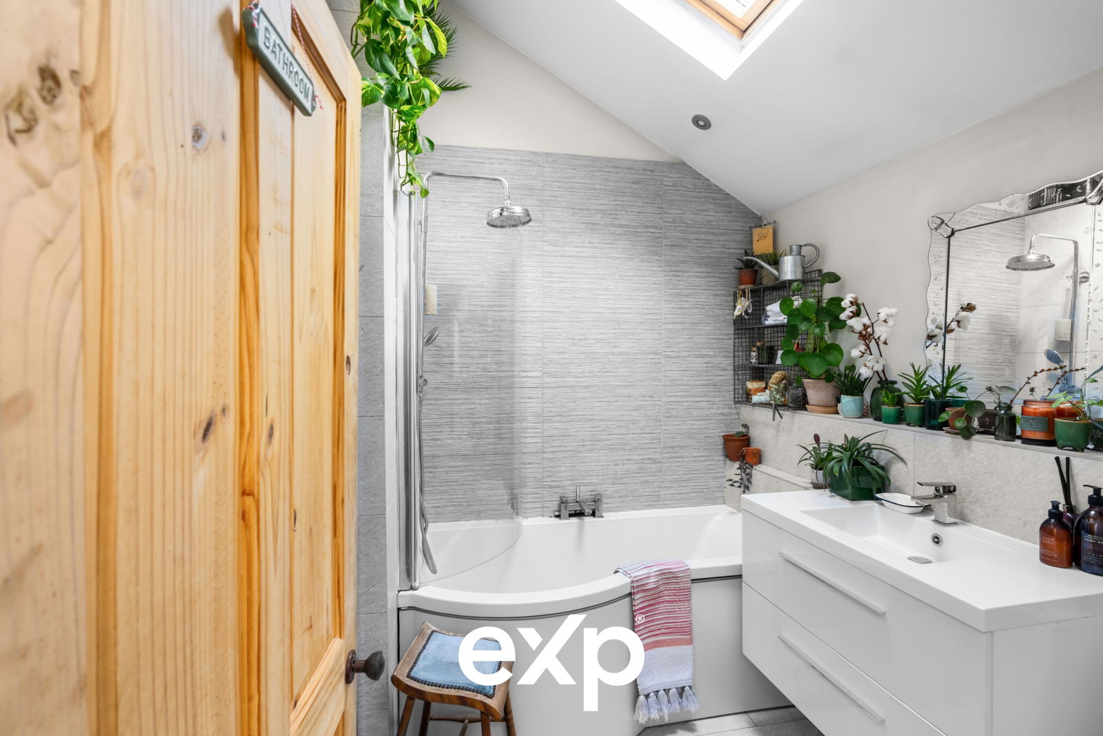Semi Detached House for sale in Feltham, Feltham - Southgate Avenue, TW13