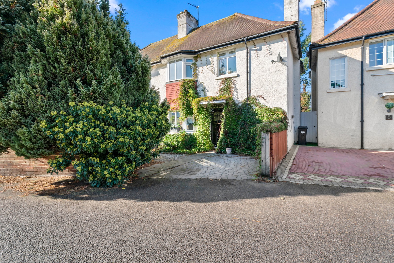 Semi Detached House in Feltham