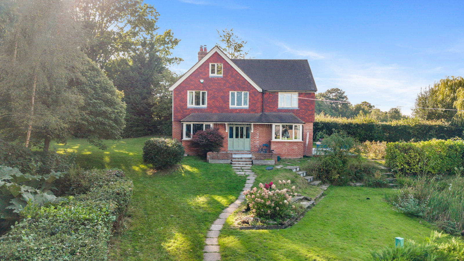 Detached House in Lingfield