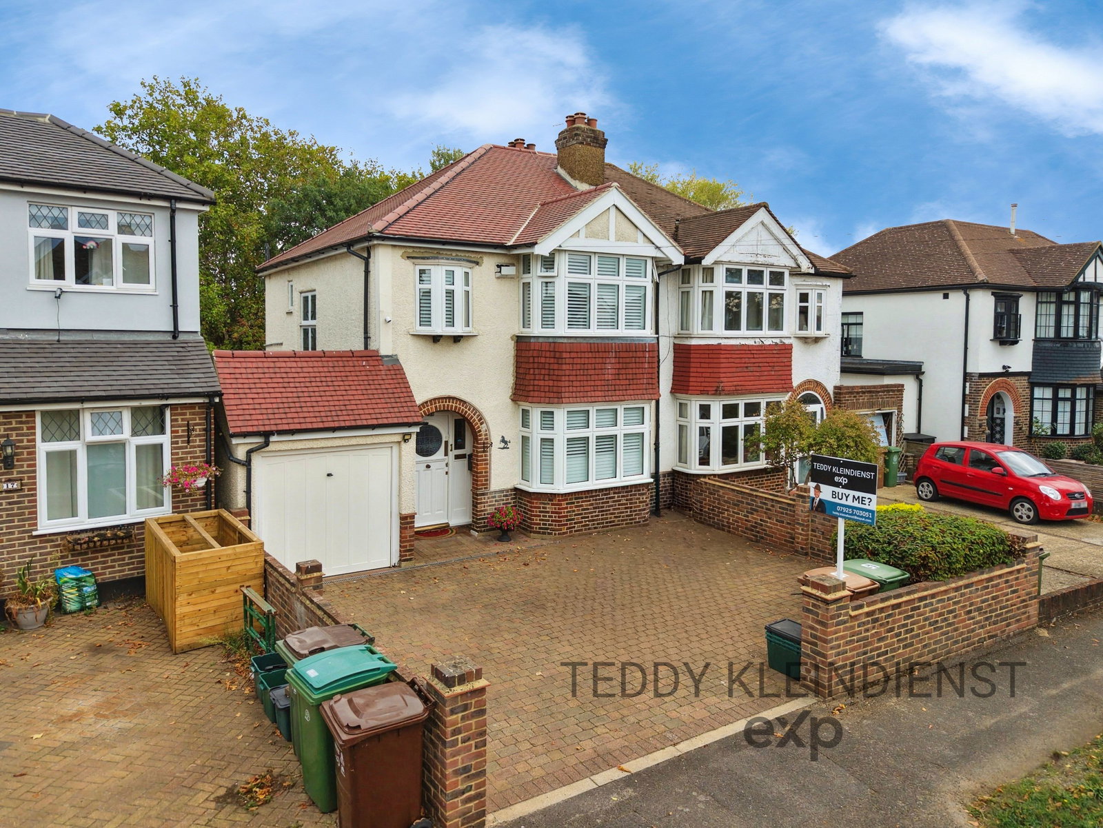Semi Detached House for sale in Worcester Park, Burnham Drive, Worcester Park, KT4 8SE