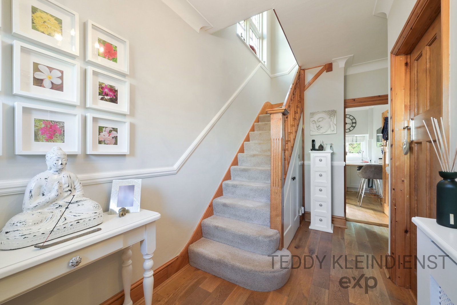 Semi Detached House for sale in Worcester Park, Burnham Drive, Worcester Park, KT4 8SE