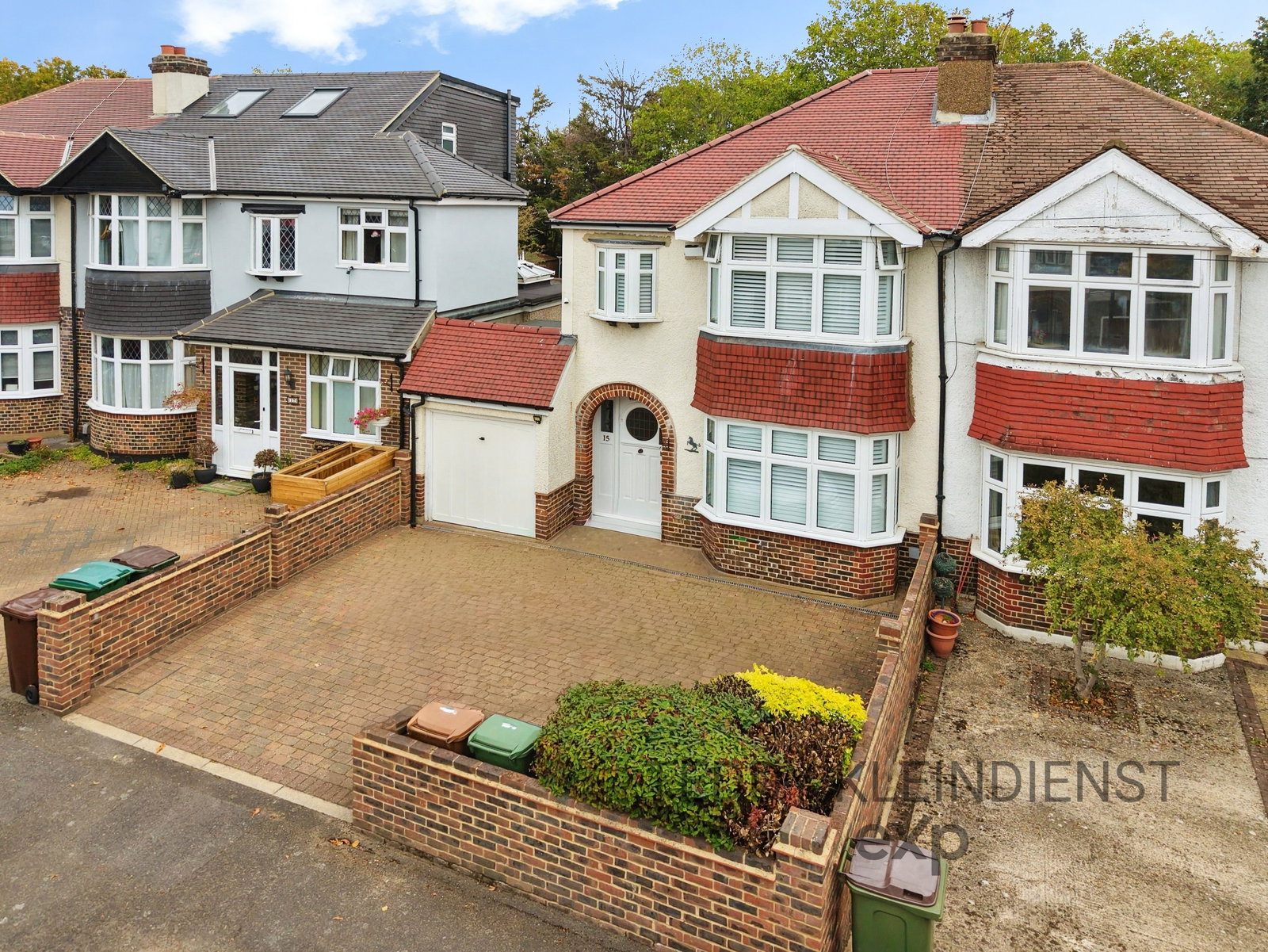 Semi Detached House for sale in Worcester Park, Burnham Drive, Worcester Park, KT4 8SE