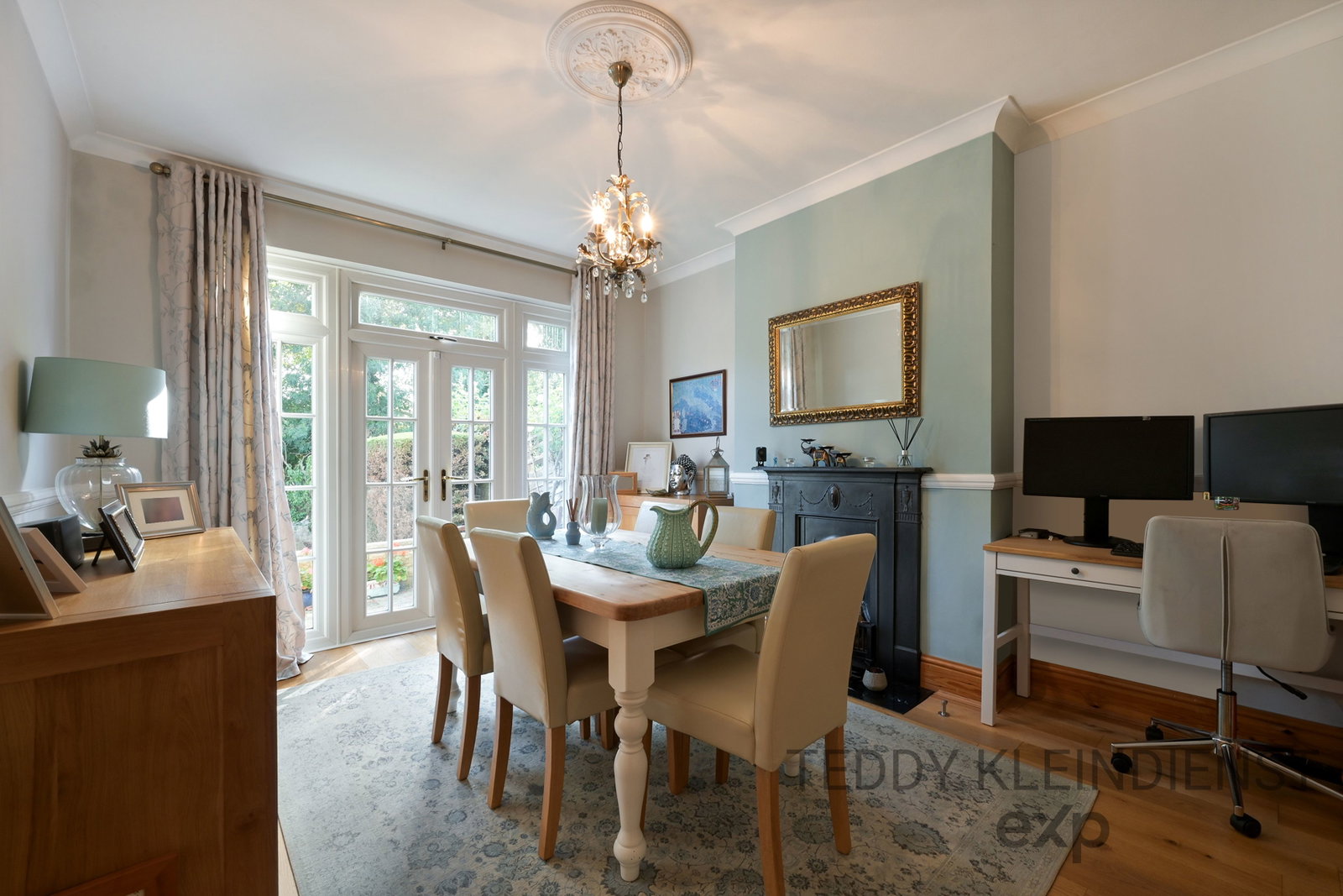 Semi Detached House for sale in Worcester Park, Burnham Drive, Worcester Park, KT4 8SE